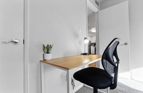 Mesa Apartment | 1BR/Pool/Gym/1 Mi To Banner Hospital