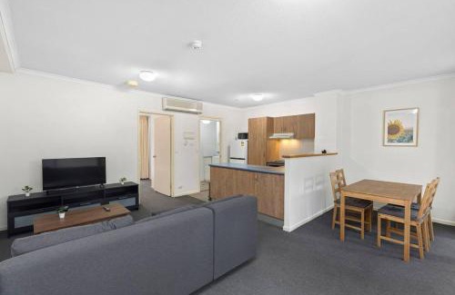 Spring Hill Apartment | 1BR Spring Hill 5 min CBD, 10 min Mall & Train SH13
