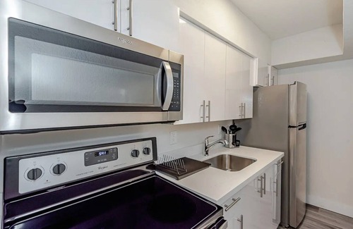 Deerfield Beach Apartment | 1BR With Updated Kitchen 203 | Sleeps up to 4