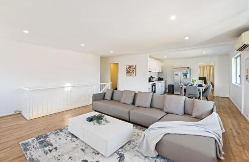 Sunnybank House | 1Mins to Pinelands Plaza 4BR Chic Family Retreat