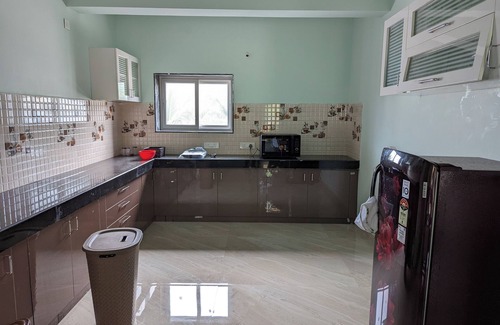 Visakhapatnam Apartment | 1st floor 3-bedroom beachfront apartment in Visakhapatnam with AC, WiFi