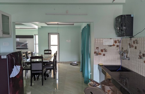 Visakhapatnam Apartment | 1st floor 3-bedroom beachfront apartment in Visakhapatnam with AC, WiFi