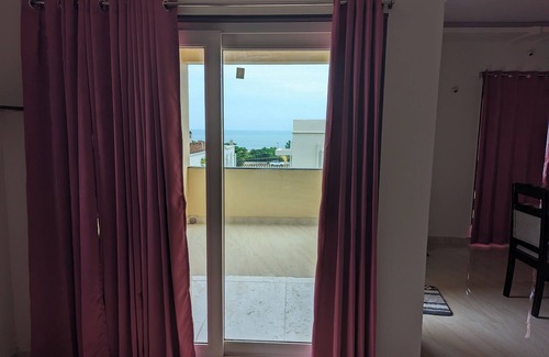 Visakhapatnam Apartment | 1st floor 3-bedroom beachfront apartment in Visakhapatnam with AC, WiFi
