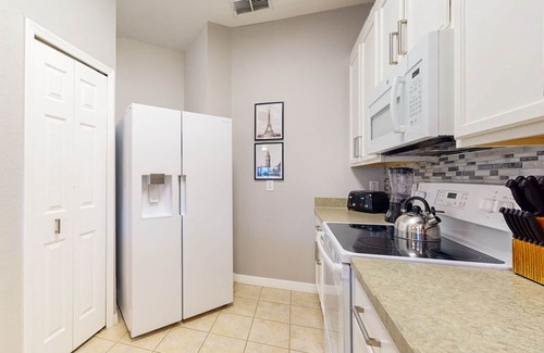 Bahama Bay Condo | 1st floor condo w/gym, sauna, basketball court, near theme parks