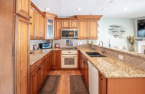 Kure Beach Condo | 1st Floor Townhouse - Oceanfront with Pools