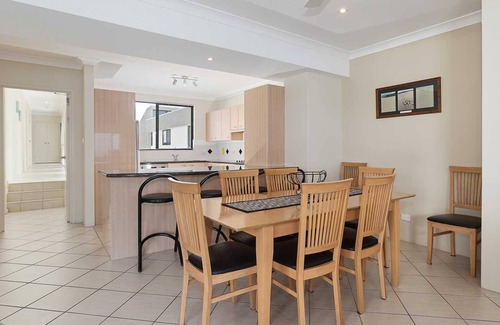 Soldiers Point House | 2/137 Soldiers Point Road - luxury unit on the waterfront with aircon and free unlimited WiFi