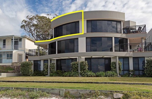 Soldiers Point House | 2/137 Soldiers Point Road - luxury unit on the waterfront with aircon and free unlimited WiFi