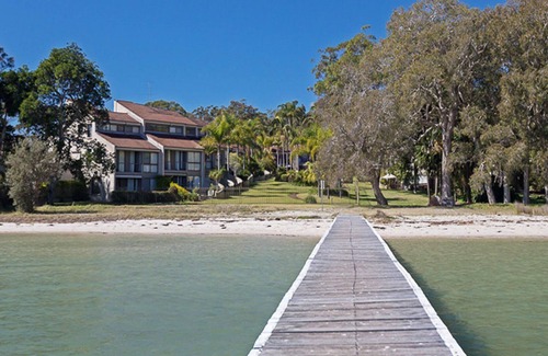 Soldiers Point House | 2/137 Soldiers Point Road - luxury unit on the waterfront with aircon and free unlimited WiFi
