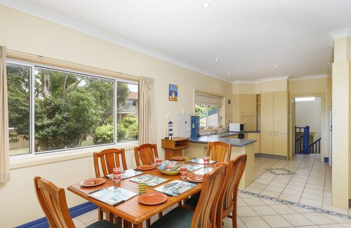 Forster Villa | 2/184 Kularoo Drive - Walk to One Mile Beach!