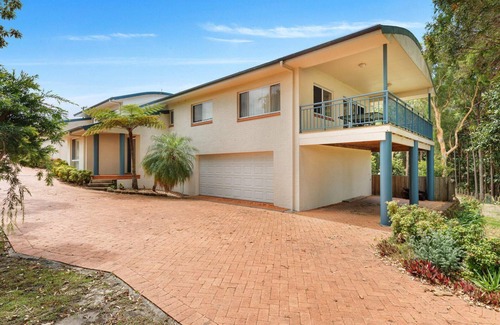 Forster Villa | 2/184 Kularoo Drive - Walk to One Mile Beach!