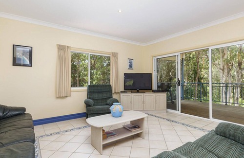 Forster Villa | 2/184 Kularoo Drive - Walk to One Mile Beach!