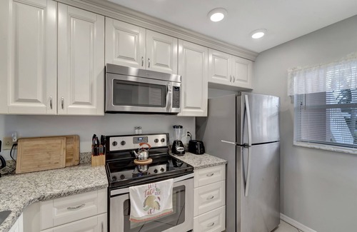 Plantation Condo | 2/2 Ground Unit 10 Min to beach on golf course