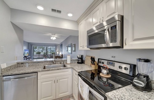 Plantation Condo | 2/2 Ground Unit 10 Min to beach on golf course