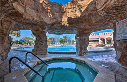 The Villages House | 2/2 on Golf Course - Community Pools & PET Friendly!