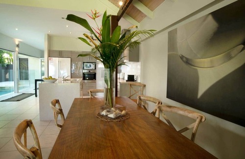 Mission Beach House | 2/24 Donkin - Luxury - Absolute Beachfront