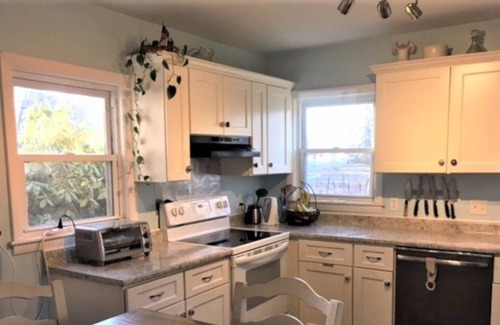 Stoughton House | 2-3 Bedroom House Between Boston & Providence in Active, Friendly Town