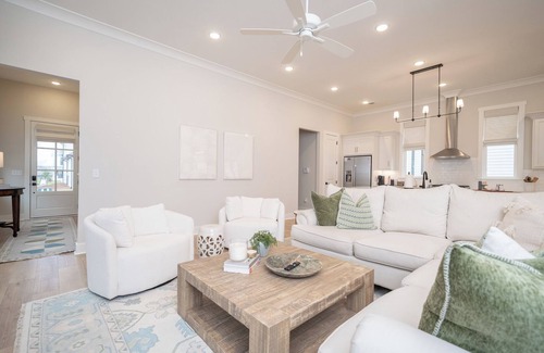 Oxford House | 2.6 Mi to Ole Miss 3BRM/3.5 Bath. Sleeps 9-11