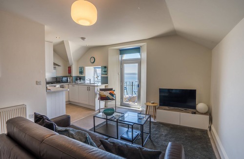 Torquay City Centre Cottage | 2 Astor House one bed with sea views from all windows