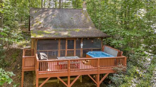 West Jefferson House | 2 Bd Cabin with Hot Tub, Direct Hiking Trail to New River