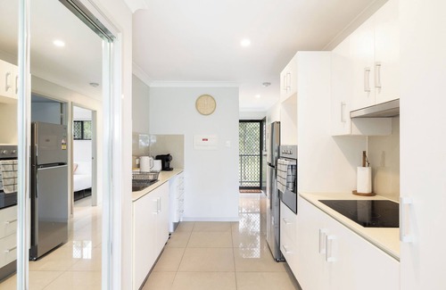 Rocklea Apartment | 2 Bdr Apt! Next to Park! Clean and Peaceful! 373B2