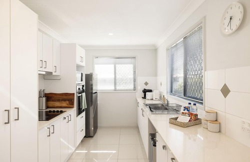 Rocklea Apartment | 2 Bdr Apt! Spotless! Garage Parking! 219D2