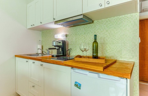 Bacvice Apartment | 2-bdr apt with shared garden, 3 min walk to beach