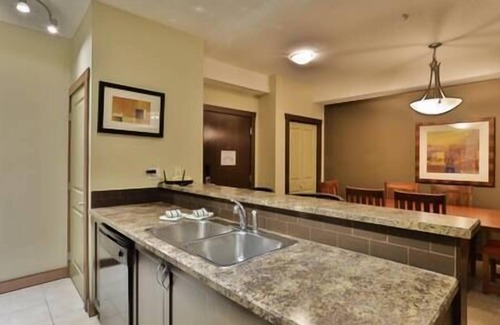 East Kootenay Apartment | 2 BDR Condo/Hot Tub/Gym
