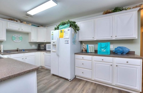 Long Beach Condo | 2 Bdrm/2 Bath Condo, Pool, Elevator, Close To Beach!, Sleeps 7