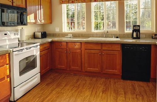 Pinetop Cabin | 2 BDRM CABIN~ (LOWERED RATES) PERFECT LOCATION~ INDOOR POOL & HOT TUB~ SLEEPS 6~