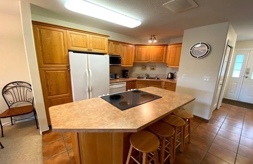Okanagan-Similkameen Condo | 2 BDRM LAKEVIEW CONDO 10 MIN FROM PENTICTON