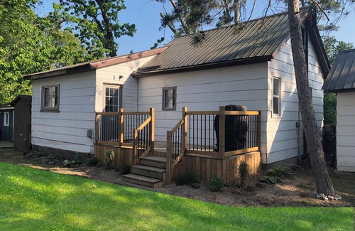 Wasaga Beach Cottage | 2 bdrm. sleeps 7, just a 2 min. walk to beach 1 !