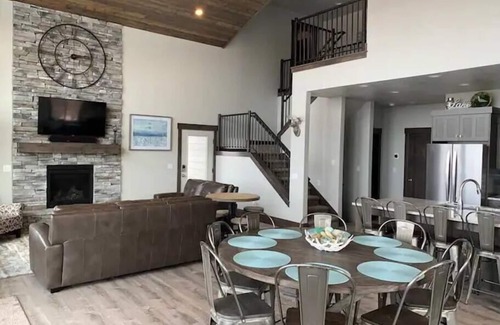 Sweetwater House | 2 Bear Lake House - Stunning Views, Spa Onsite! (35+ Guests)
