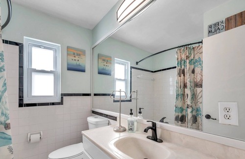 Walsingham House | 2 bed 1 bath full kitchen and living room retreat