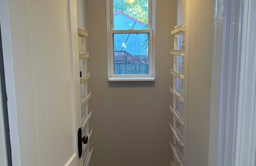 Mount Airy Apartment | 2 Bed 1 Bath W/Fireplace , 10min from DTW