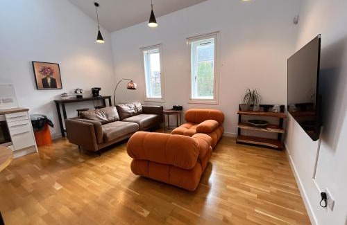 Newington Apartment | 2 Bed 2 bath with Private Parking