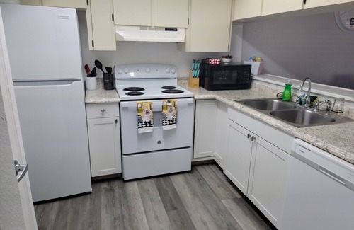 Lakeland Apartment | 2 Bed 2 FB Near SEU Midway Disney and Beaches