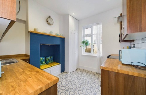 Leigh-on-Sea Apartment | 2 Bed Apartment- Leigh Broadway