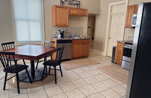 Columbus Apartment | 2-bed apartment/Downtown Columbus/parking/WiFi/LOCATION! LOCATION!