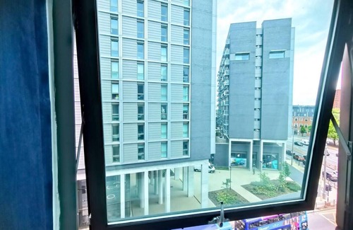 Salford Apartment | 2-Bed Apartment near city centre