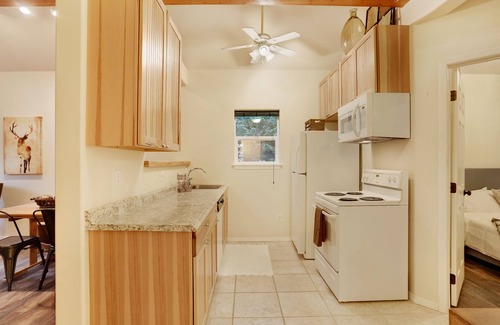 Snoqualmie Pass Apartment | 2-Bed Apt Sleeps 6, dogs welcome, fast internet