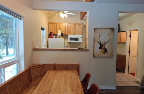 Snoqualmie Pass Apartment | 2-Bed Apt Sleeps 6, dogs welcome, fast internet