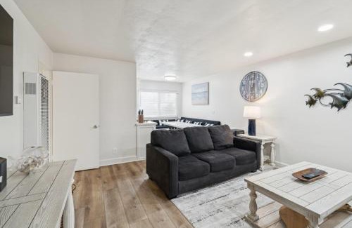 Carpinteria Apartment | 2 Bed Beach Condo #125