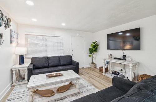 Carpinteria Apartment | 2 Bed Beach Condo #125