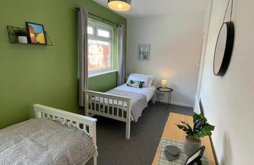 Grangetown Apartment | 2 bed Central Cardiff Apartment - sleeps five!