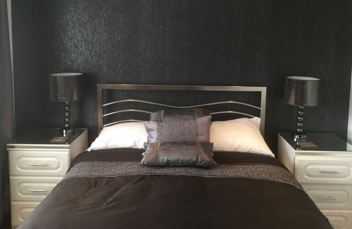 Solihull House | 2 bed exec Semi, Min 4 weeks