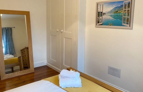 Easton House | 2-Bed Family Home with Sunny Garden