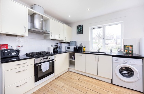 Bensham Manor Apartment | 2 Bed Flat | Thornton Heath | Sleeps 4 | Workers