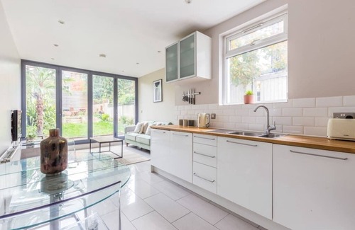 Acton Apartment | 2 Bed Garden Flat in Acton