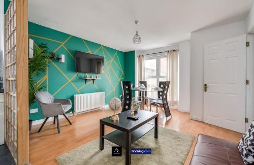 Ormeau House | 2 Bed House By Boyeilles Apartments Short Lets & Serviced Accommodation Belfast With Balcony & Free Parking