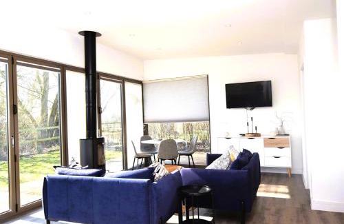 Colchester House | 2 Bed in East Bergholt 82398